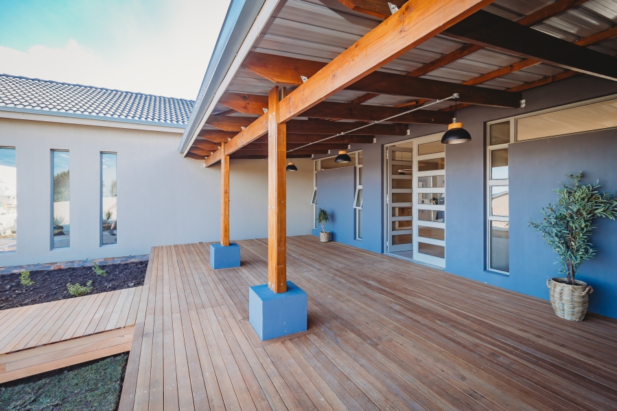 4 Bedroom Property for Sale in Blanco Western Cape